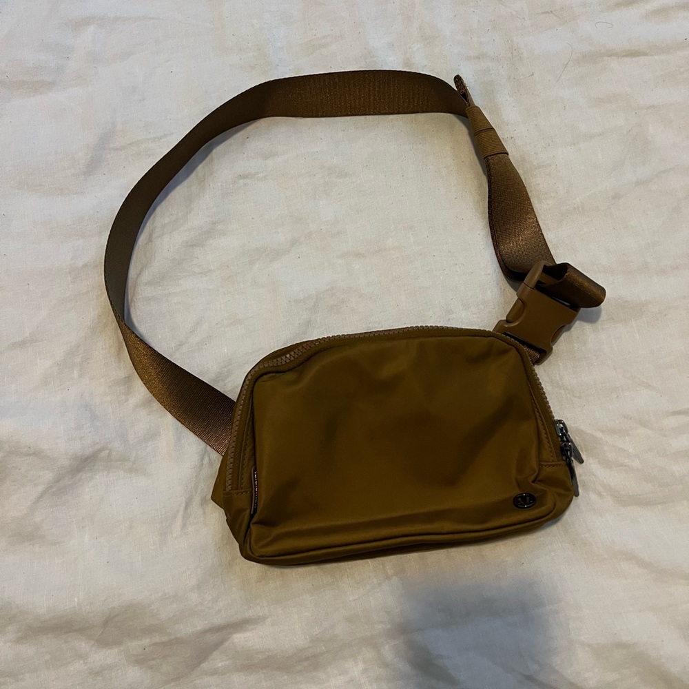 Lululemon Everywhere Belt Bag 2L